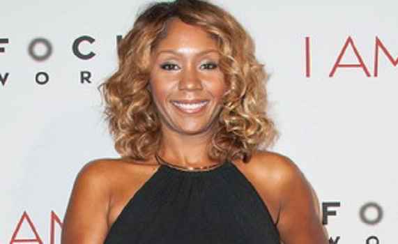 Aisha Morris in an award function. net worth, earning, income